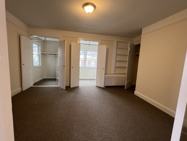 Building Photo - 10 S Eckar St