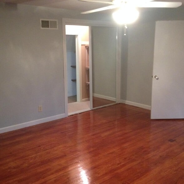 Master Bedroom w/ Walk-in Closet - 4515 West 72nd Terrace