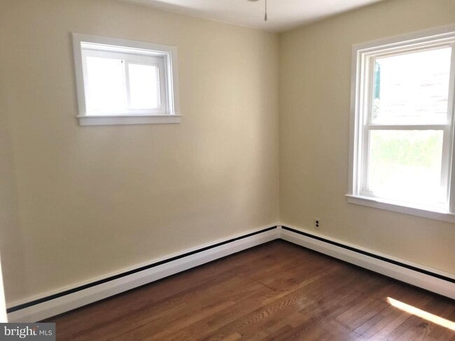 Building Photo - 2747 Cedarhurst Rd