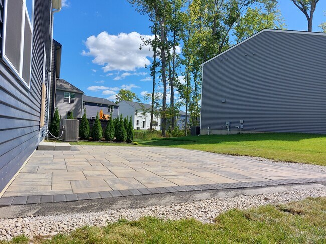 Building Photo - 9153 Dogwood Ln