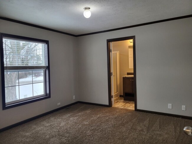 Building Photo - 61 Meadowlark Ln