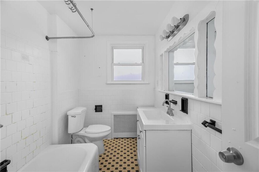Building Photo - 178 Ledge St