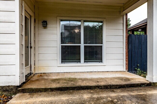 Building Photo - 123 Impala Cir