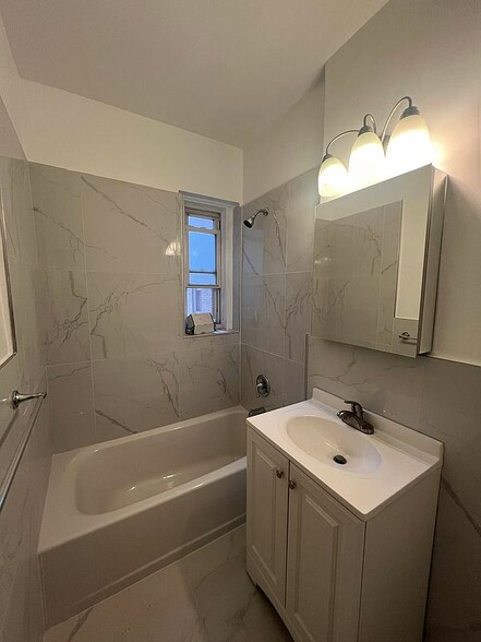 Building Photo - 3810 Greystone Ave