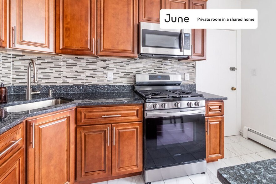 Building Photo - Room in Shared 7 bed/2 bath home