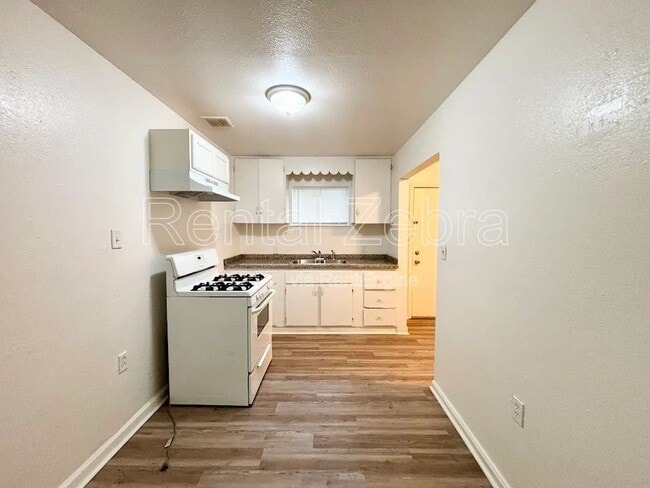 Building Photo - 641 M St