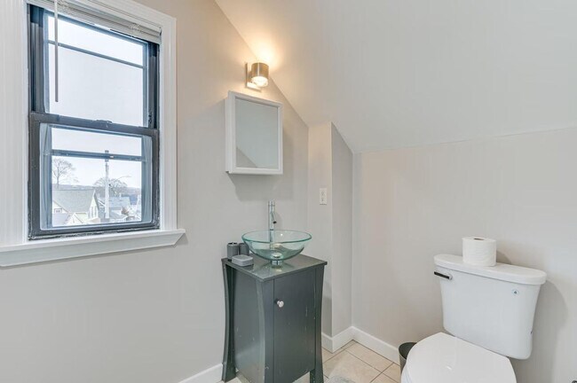 Building Photo - 467 Ferry St