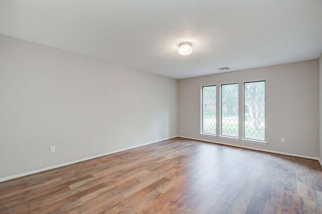 Building Photo - 11918 Glenway Dr