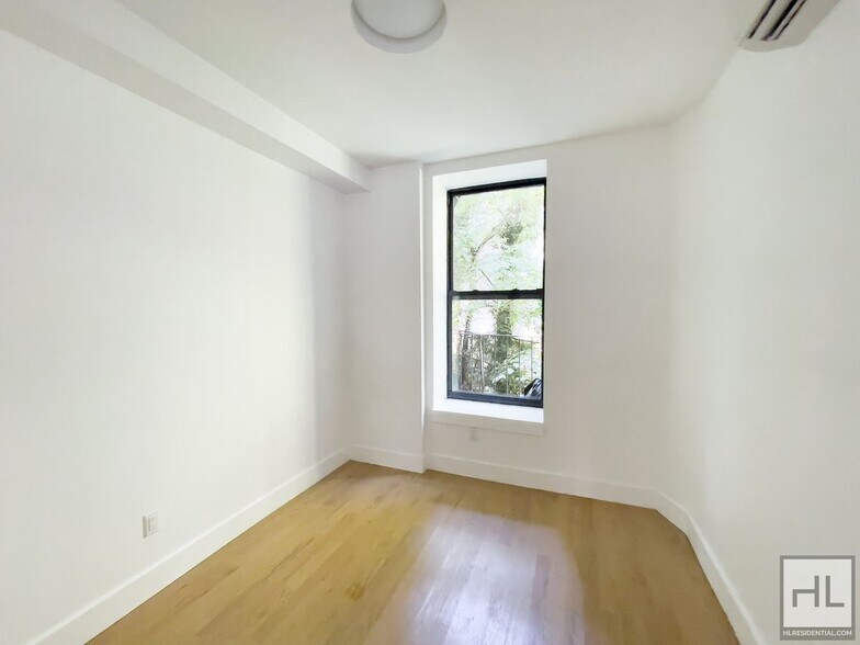 Building Photo - PUTNAM AVENUE / Spacious 2-Bed Duplex