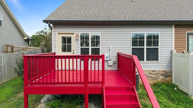 Building Photo - GORGEOUS FOURPLEX HOME - END UNIT