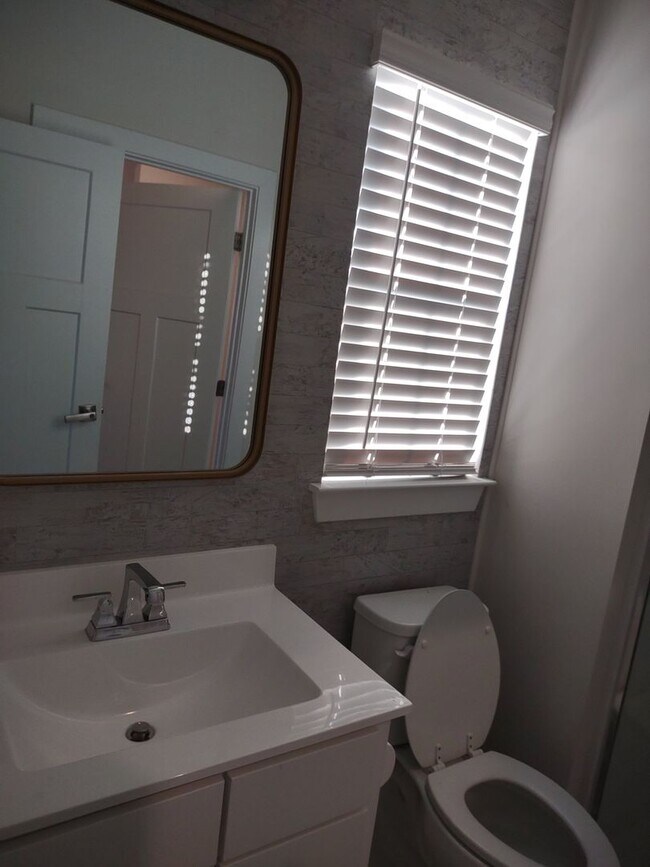 Building Photo - $300 OFF THE FIRST FULL MONTH's RENT!!! Su...