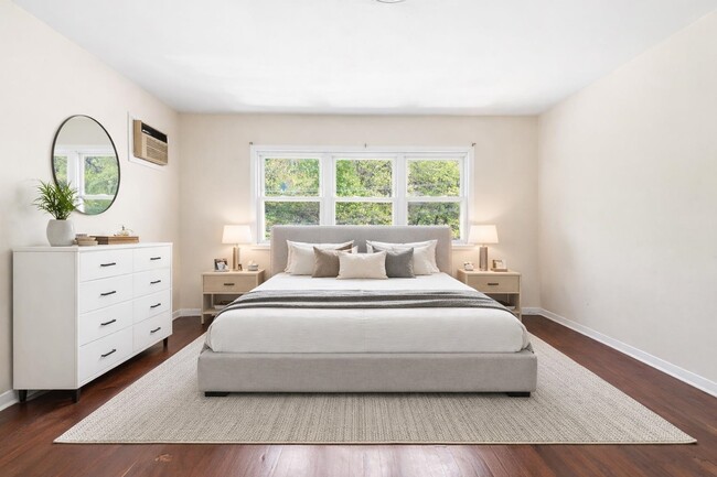 Building Photo - 648 Fairview Ave