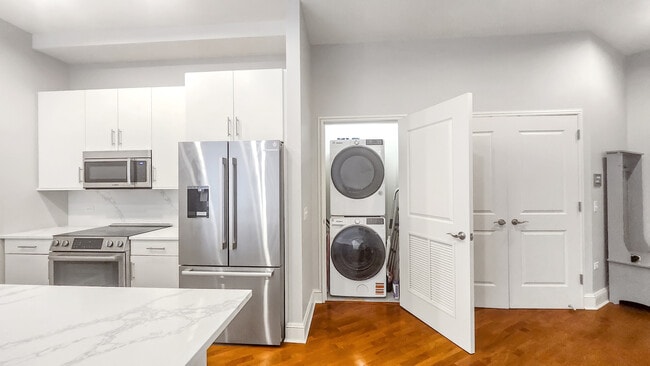 Building Photo - 850 N Lake Shore Dr