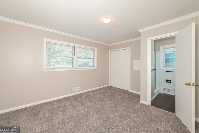 Building Photo - 1090 Longshore Dr