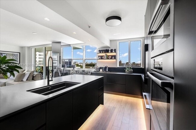 Building Photo - 650 West Ave