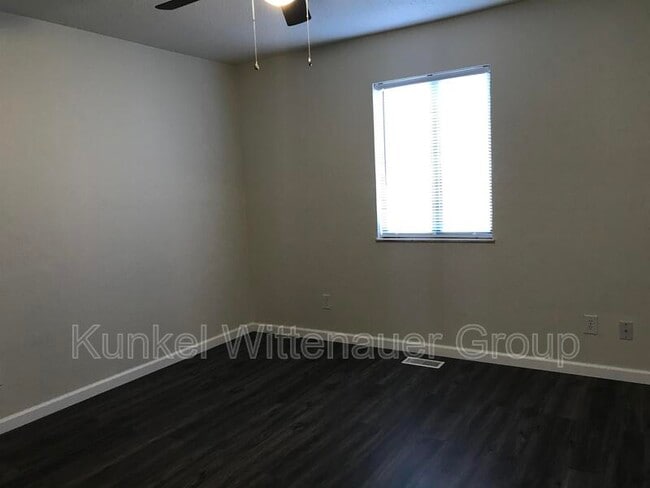 Building Photo - 19 Twin Oaks Dr