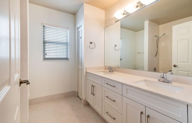 Building Photo - 474 Stonemont Dr