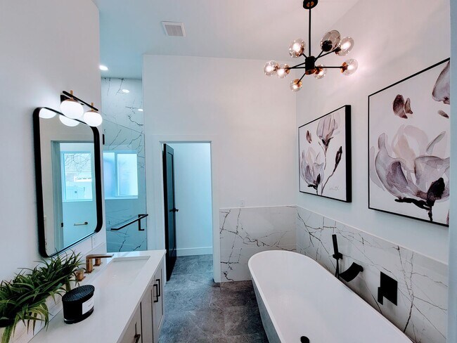 Building Photo - ABSOLUTELY UNBELIEVABLE NEW HIGH END CUSTOM HOME!