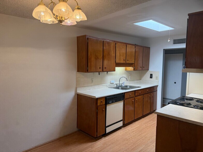 Building Photo - 3412 S Jessica Ave