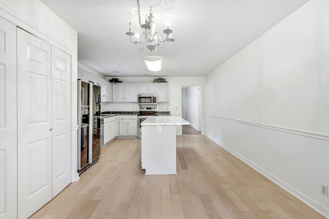 Building Photo - 816 Beazer Ln