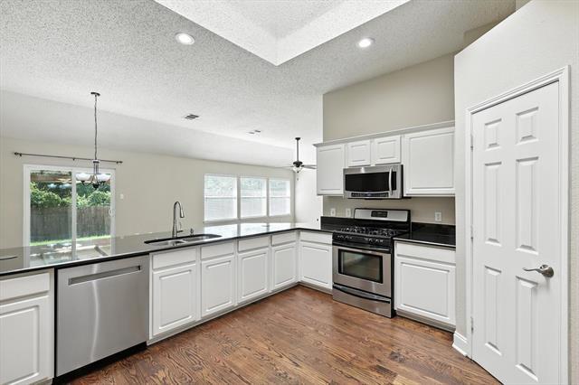 Building Photo - 2502 Blue Holly Dr