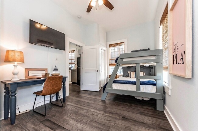 Building Photo - 2021 Avenue O 1/2