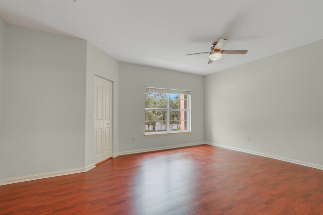 Building Photo - 826 Dakota Dr