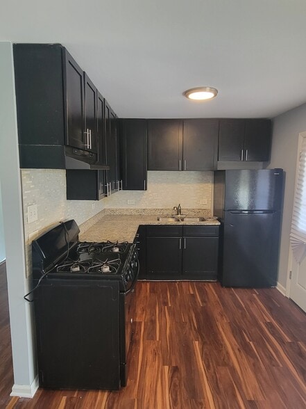 Building Photo - 22005 Balmoral Dr