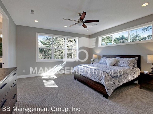 Building Photo - 3 br, 2.5 bath House - 10805 NW Cornell Rd