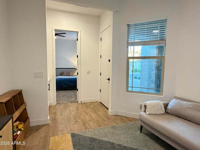 Building Photo - 10849 E Thunderbolt Ave