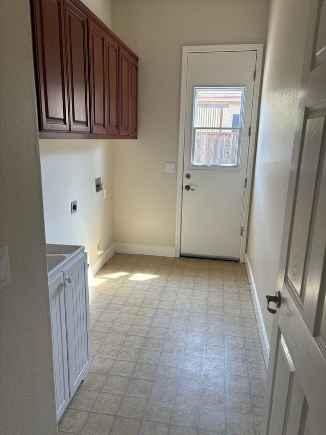 Building Photo - BEAUTIFUL 4 Bedroom Home 2.5 BA in Plumas Lake AVAILABLE NOW!