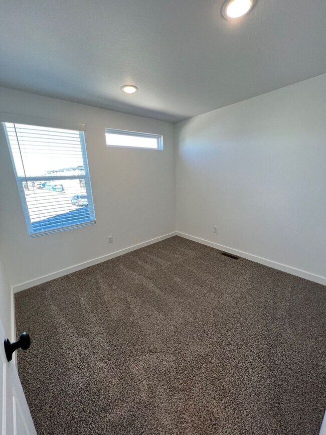 Building Photo - 1071 Ventnor Ave