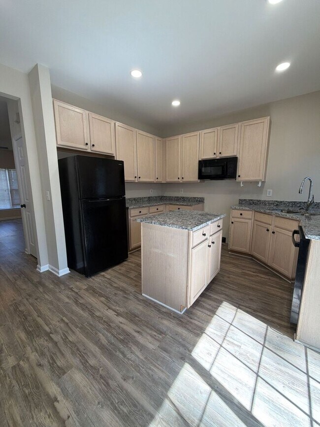 Building Photo - Nice Townhome - coming soon