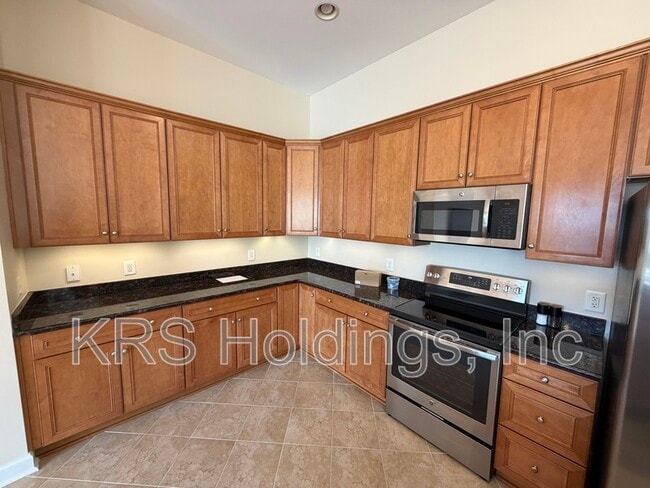 Building Photo - 670 Town Center Dr