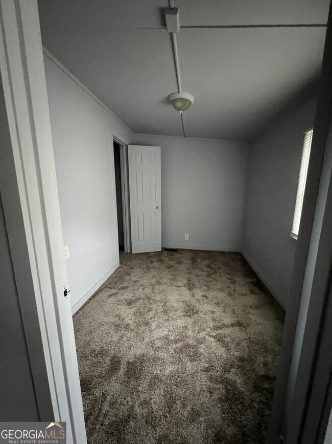 Building Photo - 914 Greenville St