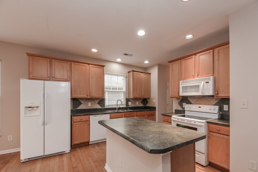 Building Photo - 648 Ashbrittle Dr