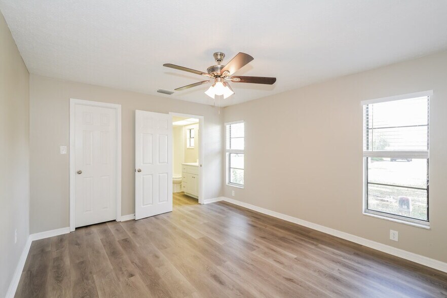 Building Photo - 22853 Fern Ct