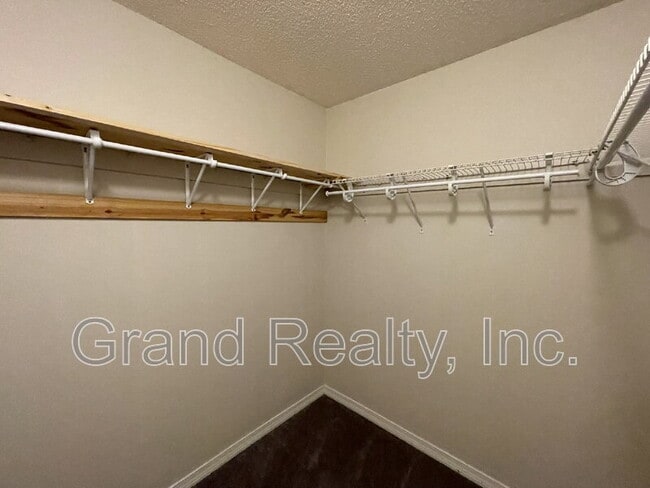 Building Photo - 10337 Wailuku Dr