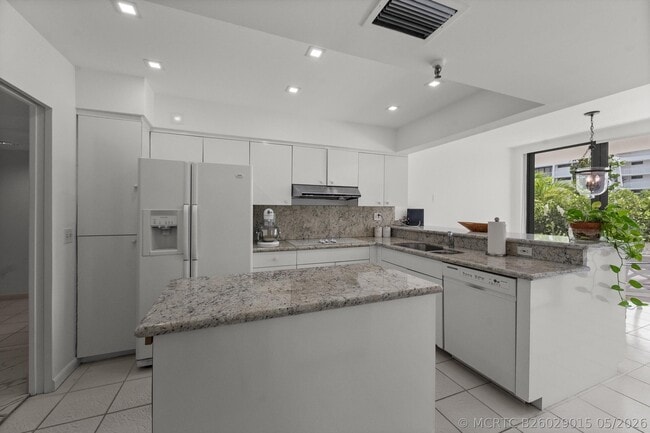 Building Photo - 2580 S Ocean Blvd