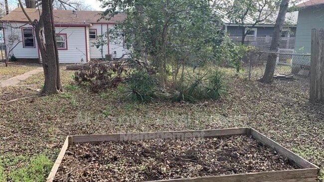 Building Photo - 5210 Guadalupe St