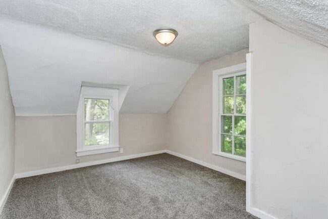 Building Photo - Open House 6/6 from 12-1!  Spacious 3 Bed/...