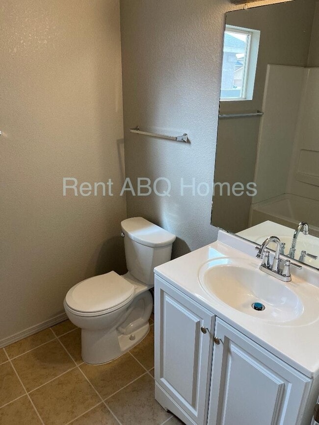 Building Photo - 3 Bed, 2 Bath Family Home in SW Albuquerque