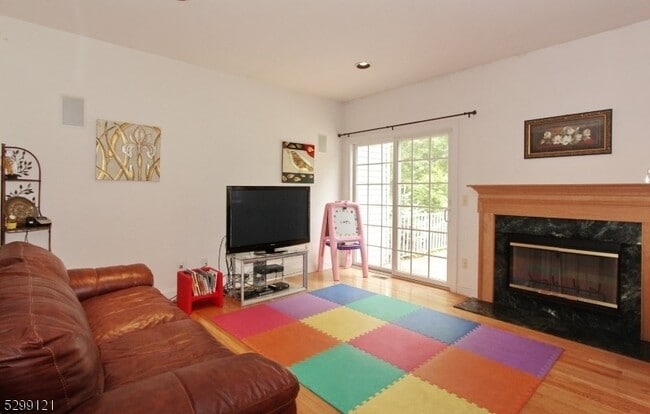 Building Photo - 173 Raymound Blvd