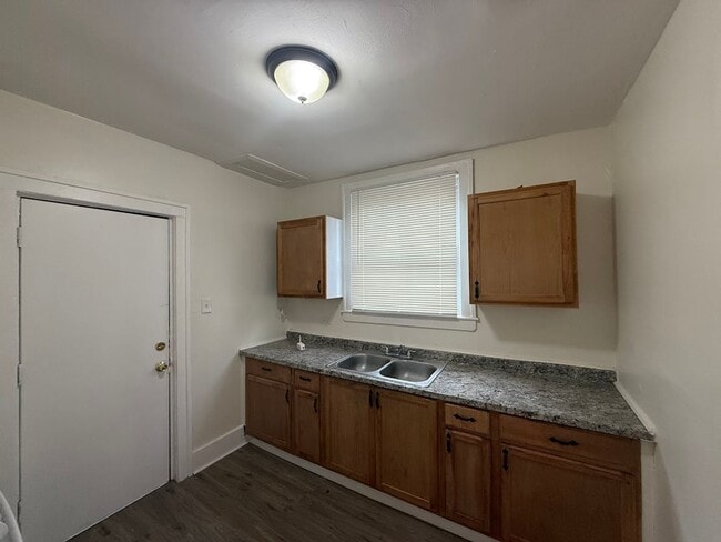 Building Photo - Open House Schedule Mon 9.1.25 @ 12:00pm, ...