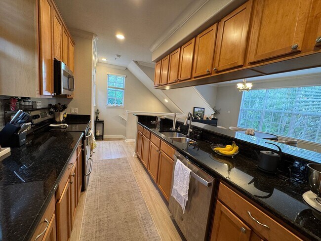 Building Photo - Private Townhouse in Heart of South Tampa