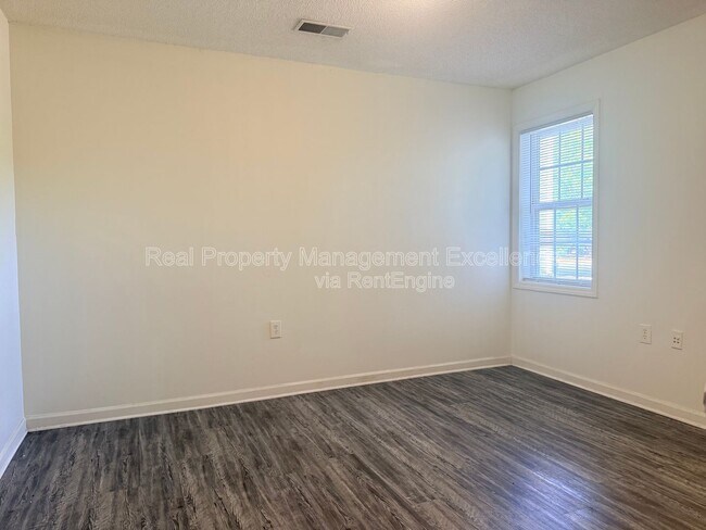 Building Photo - 2031 Wolfmill Dr