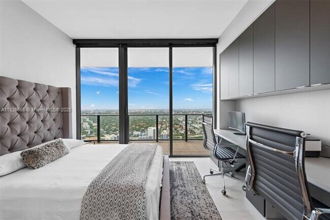 Building Photo - 1000 Brickell Plaza