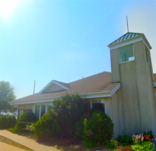 Building Photo - 825 1/2 Pepperwood Lane-2