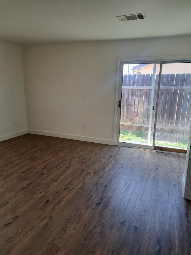 Building Photo - 1920 N 11th Ave