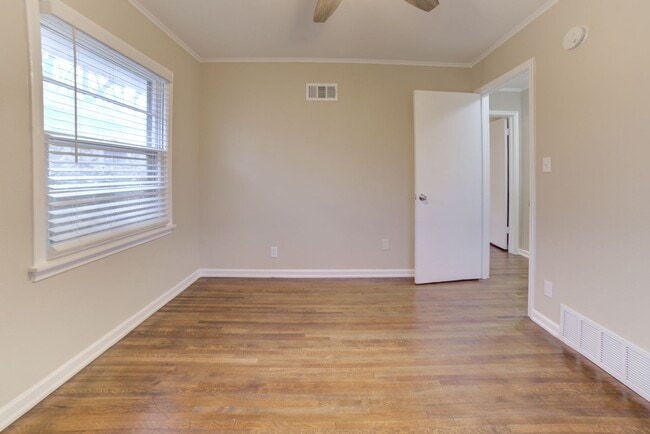 Building Photo - 2 Bed | 1 Bath
